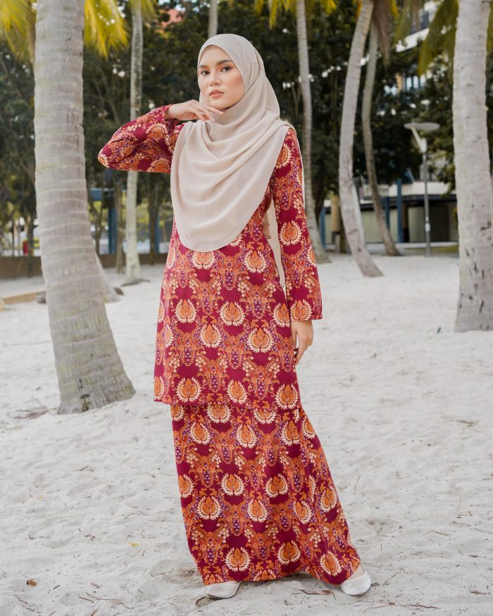 Baju Kurung Batik Safura - Red Kantan