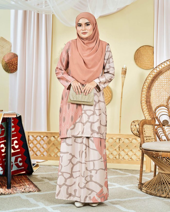 Baju Kurung Moden Batik Sultanah 9.0 - Pawana Apricot Peachy - Image 2