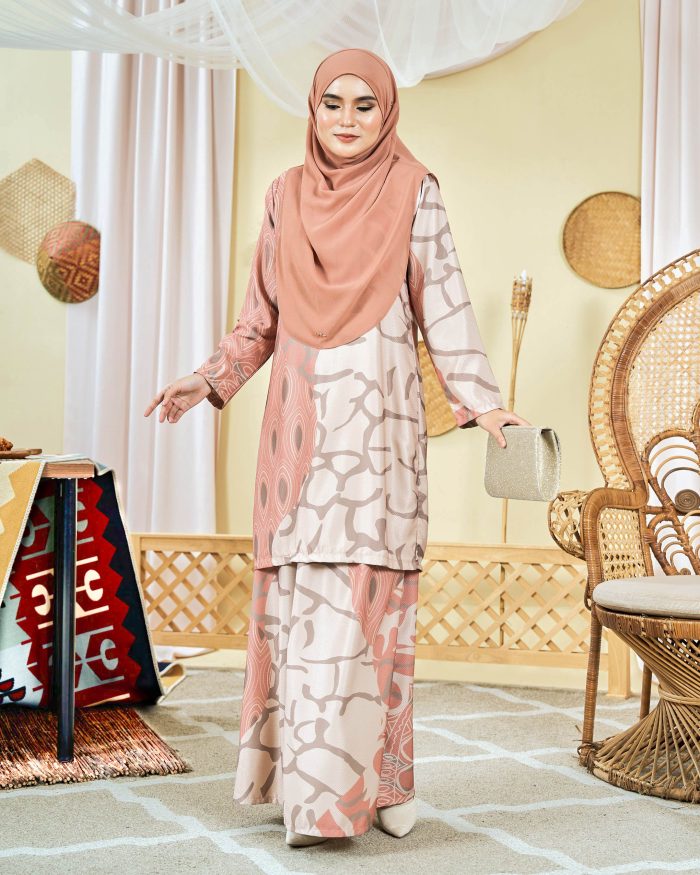 Baju Kurung Moden Batik Sultanah 9.0 - Pawana Apricot Peachy - Image 3