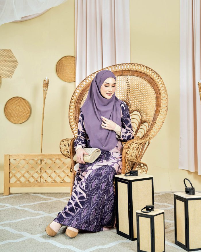 Baju Kurung Moden Batik Sultanah 9.0 - Pawana Blueberry - Image 3