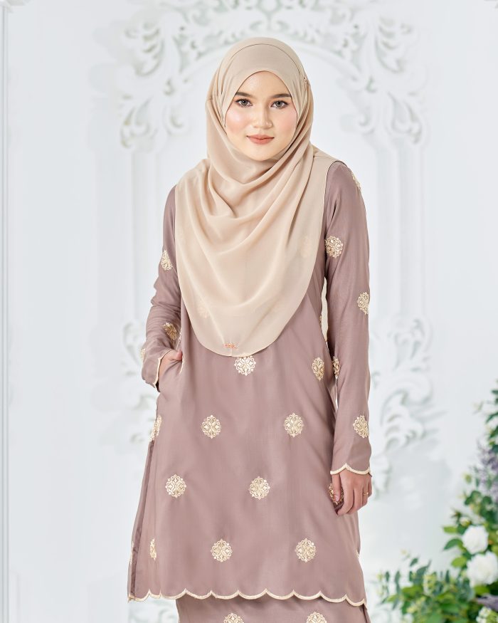 Baju Kurung Sulam Songket Tun Fatimah - Embun Pastel Mauve - Image 4