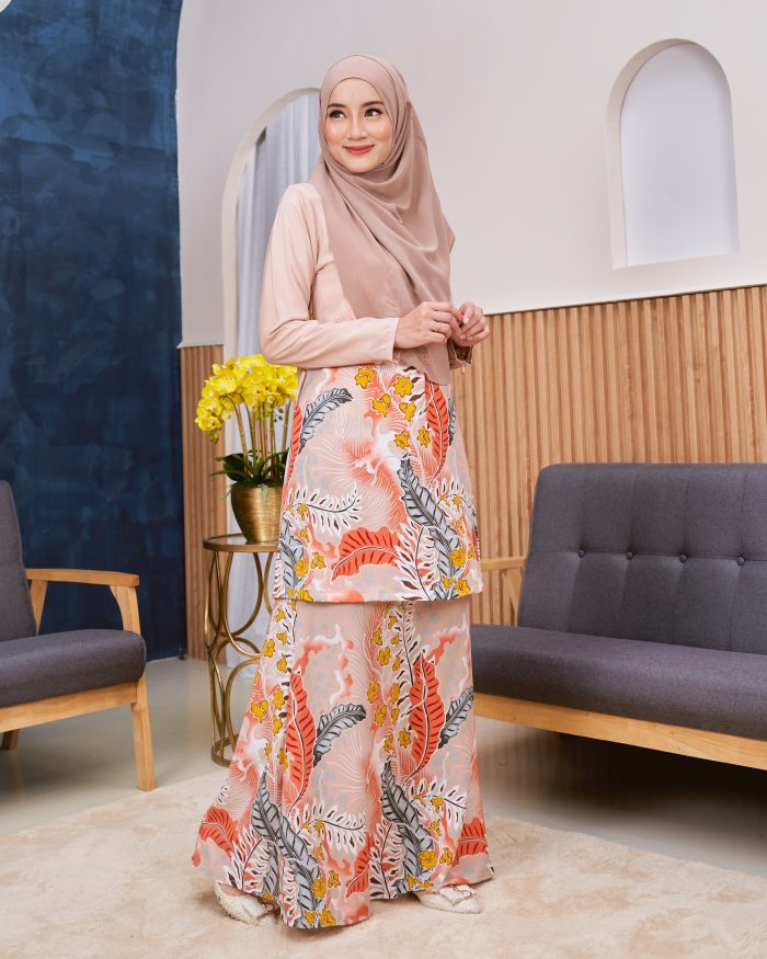 Baju Kurung Moden Batik Sultanah - Teruntum Clay Beige - Image 2