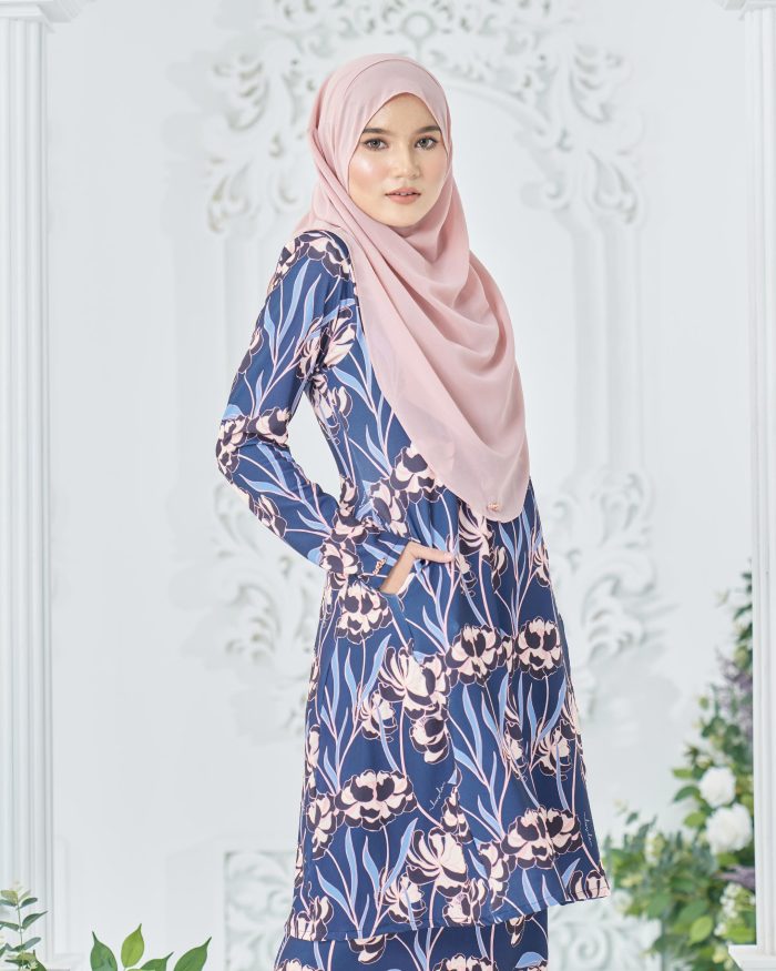 Baju Kurung Pahang Laura Printed 8.0 - Admiral Gladicius - Image 4