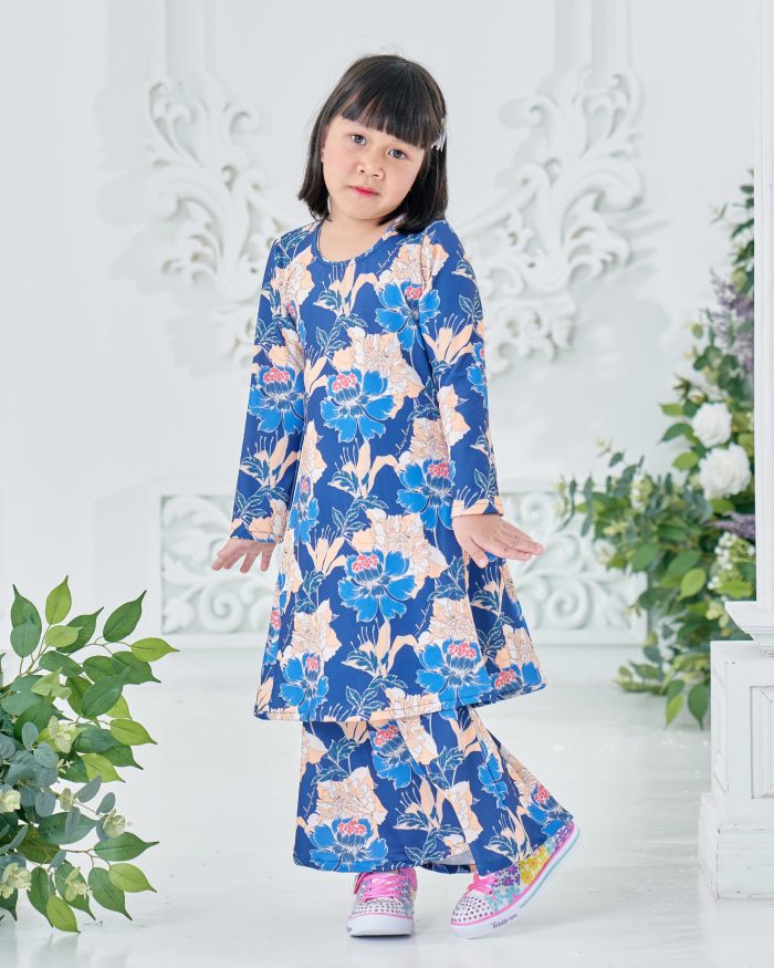 Baju Kurung Pahang Laura Printed Kids 8.0 - Blue Peony - Image 3