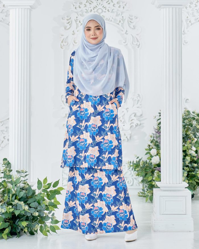 Baju Kurung Pahang Laura Printed 8.0 - Blue Peony - Image 2