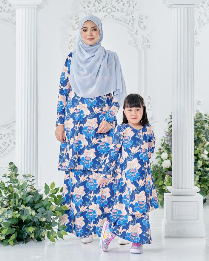 Baju Kurung Pahang Laura Printed Kids 8.0 - Blue Peony - Image 4