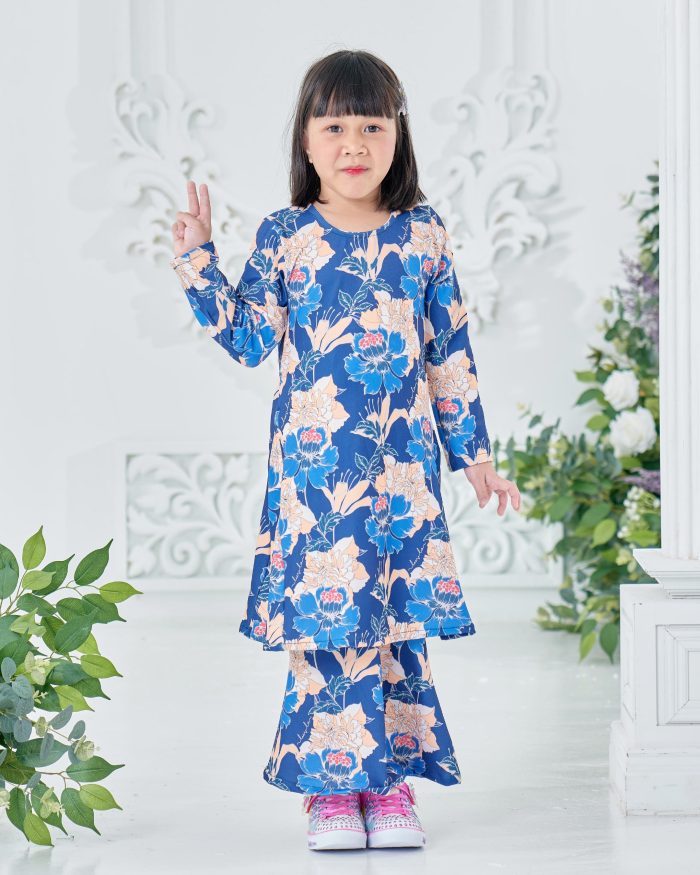 Baju Kurung Pahang Laura Printed Kids 8.0 - Blue Peony - Image 2