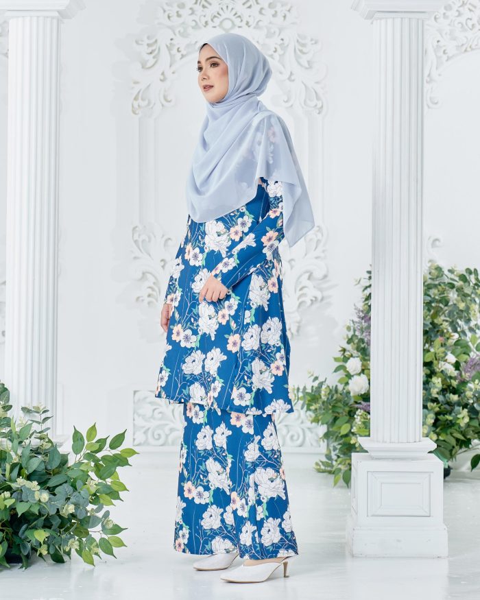 Baju Kurung Pahang Laura Printed 8.0 - Gardenia Night - Image 2