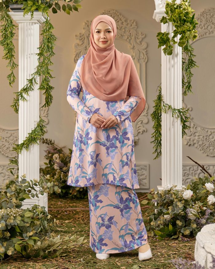 Baju Kurung Pahang Laura Printed 8.0 - Iris Peach - Image 2