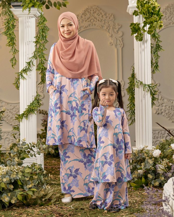 Baju Kurung Pahang Laura Printed 8.0 - Iris Peach - Image 4