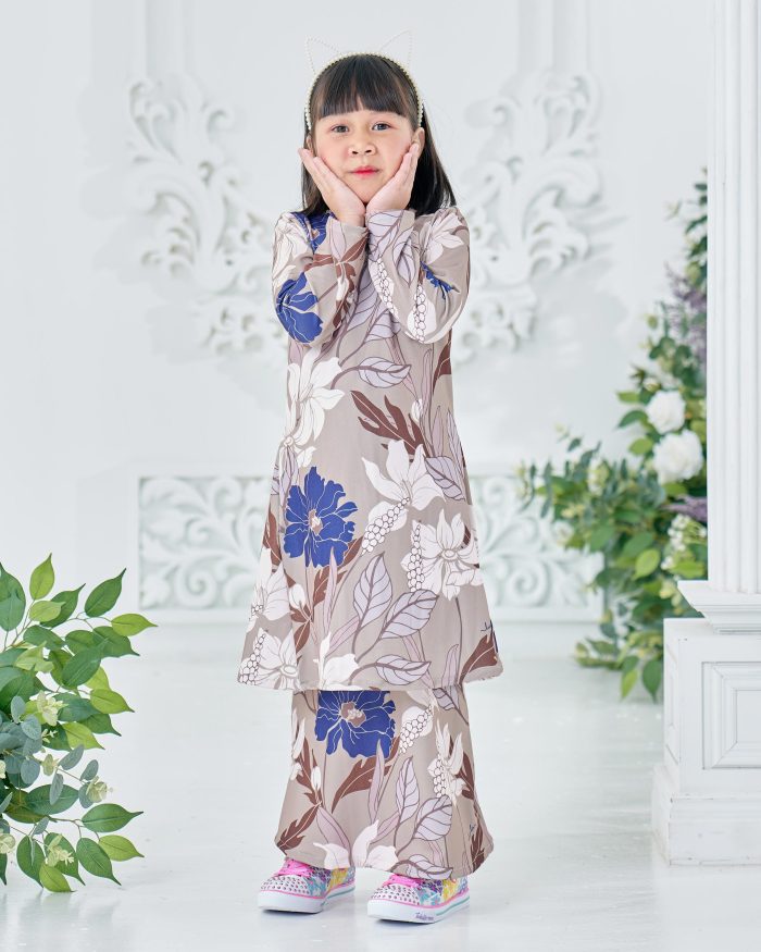 Baju Kurung Pahang Laura Printed Kids 8.0 - Khaki Alstromeria - Image 3