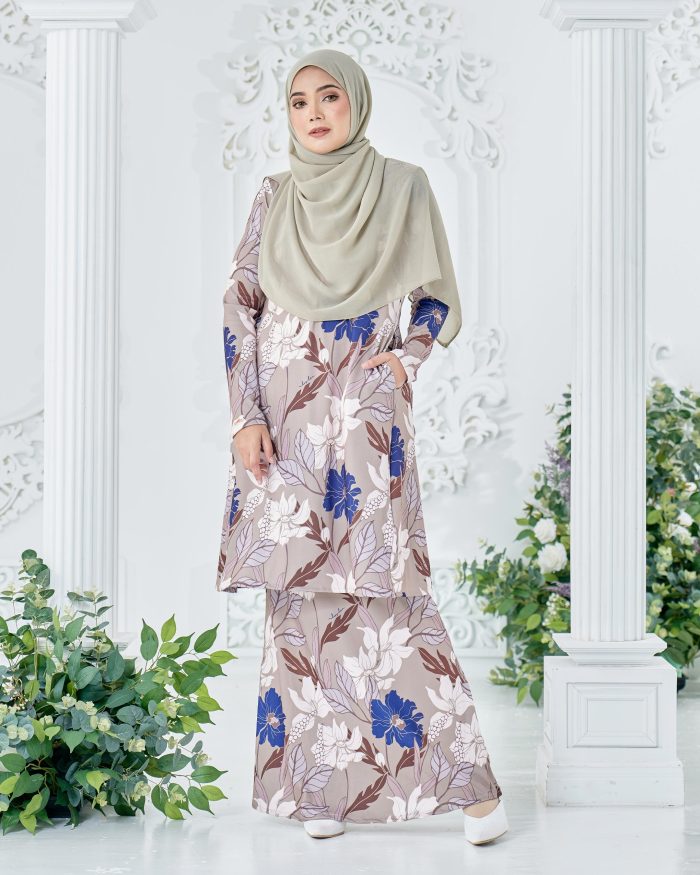 Baju Kurung Pahang Laura Printed 8.0 - Khaki Alstromeria - Image 2