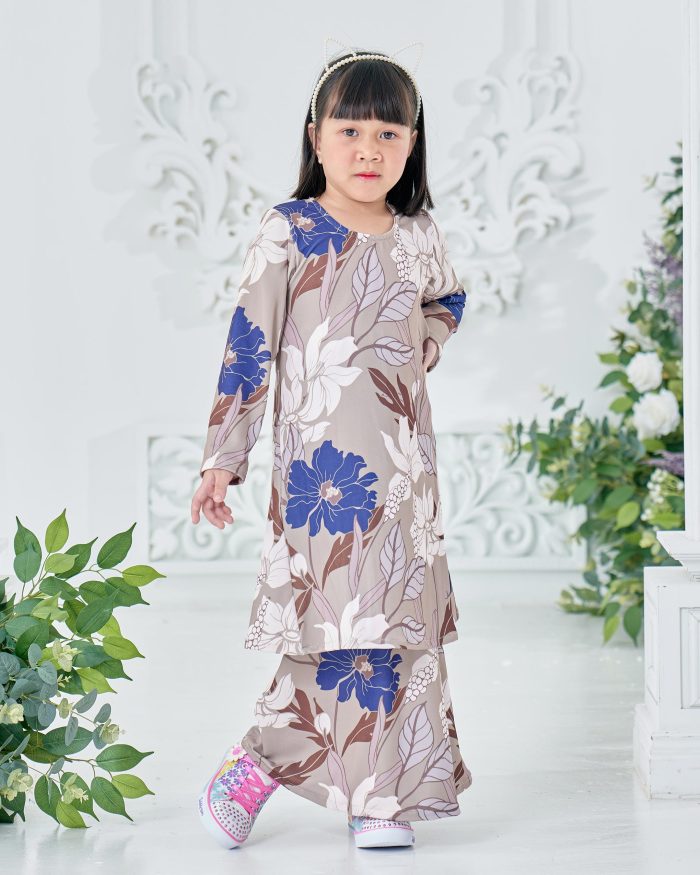 Baju Kurung Pahang Laura Printed Kids 8.0 - Khaki Alstromeria - Image 2