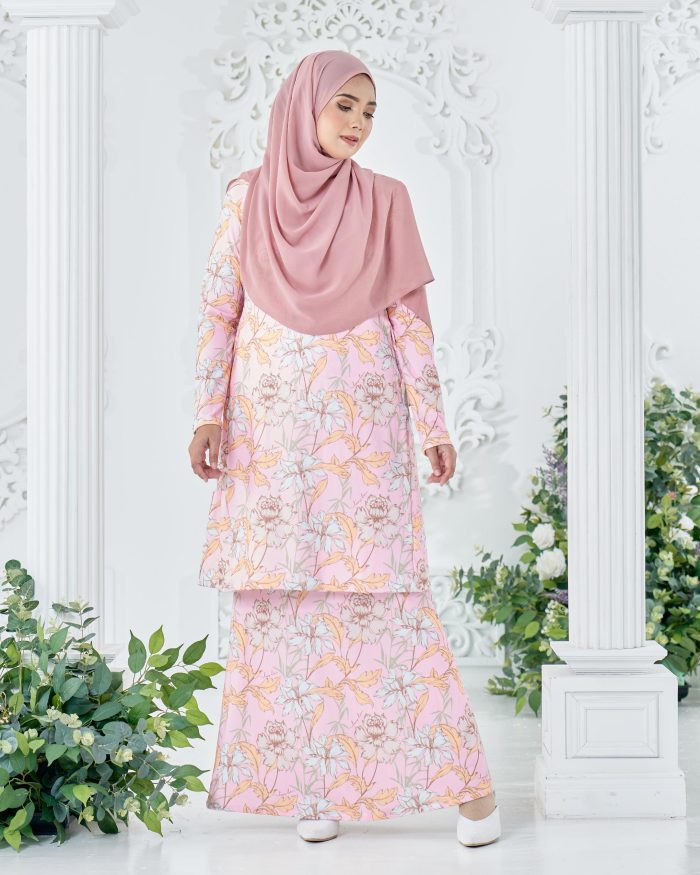 Baju Kurung Pahang Laura Printed 8.0 - Lovely Carnation - Image 2