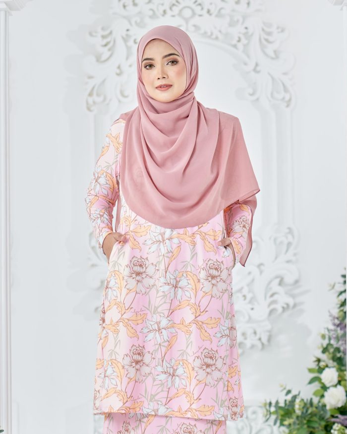 Baju Kurung Pahang Laura Printed 8.0 - Lovely Carnation - Image 3