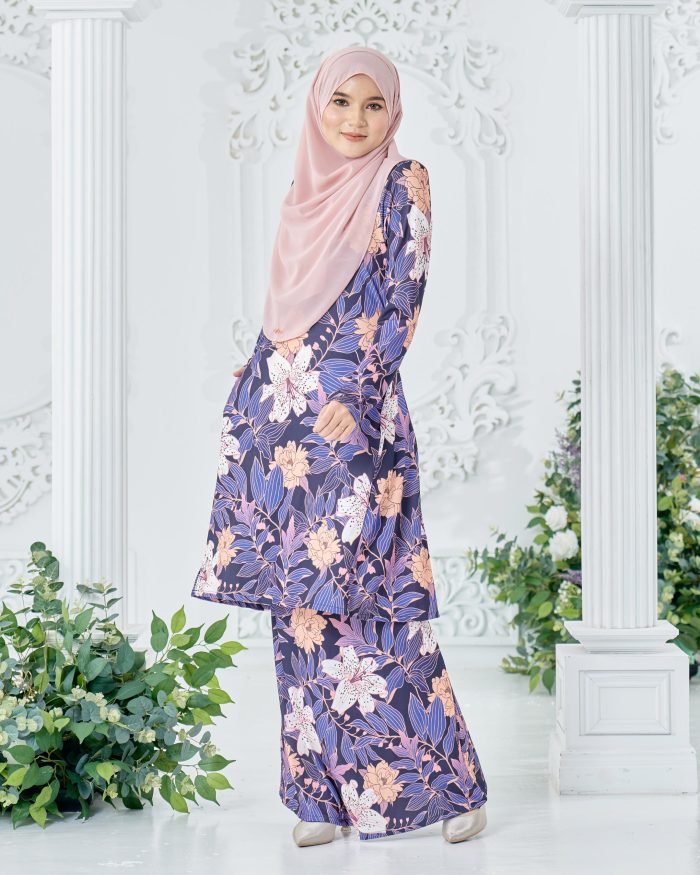 Baju Kurung Pahang Laura Printed 8.0 - Midnight Lily - Image 2