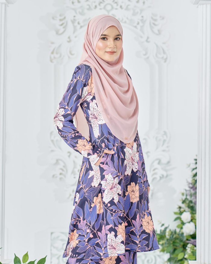 Baju Kurung Pahang Laura Printed 8.0 - Midnight Lily - Image 4