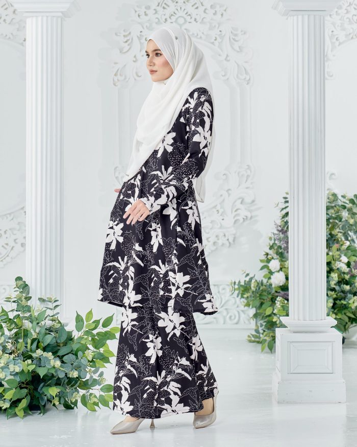 Baju Kurung Pahang Laura Printed 8.0 - Moon Beam - Image 2