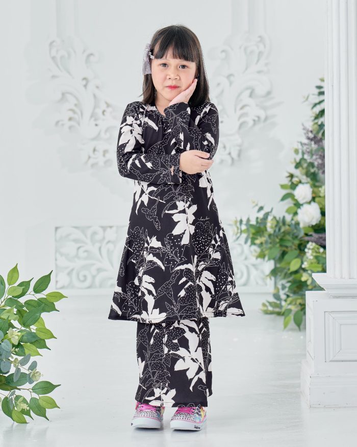 Baju Kurung Pahang Laura Printed Kids 8.0 - Moon Beam - Image 3