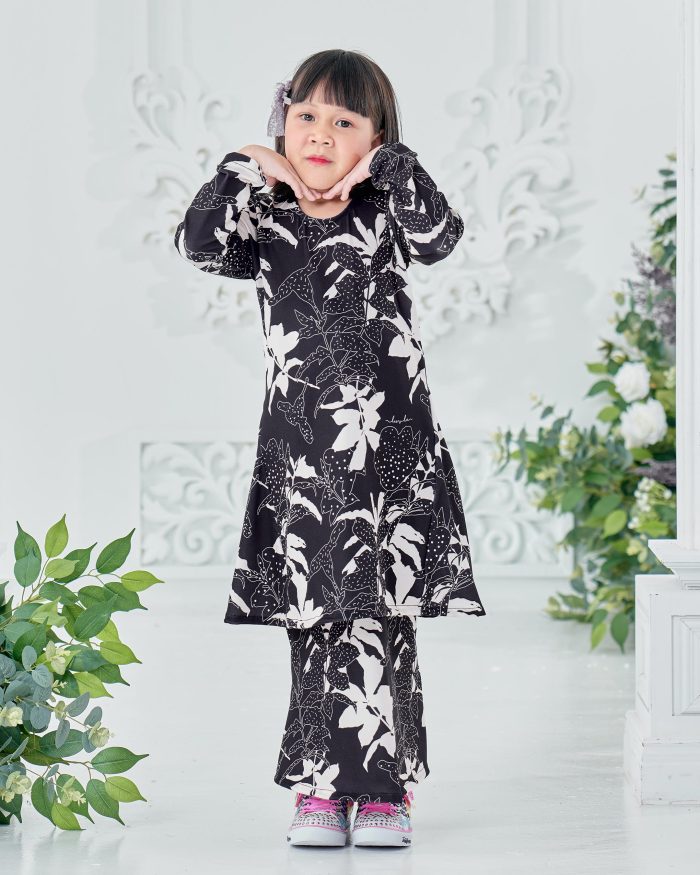 Baju Kurung Pahang Laura Printed Kids 8.0 - Moon Beam - Image 2