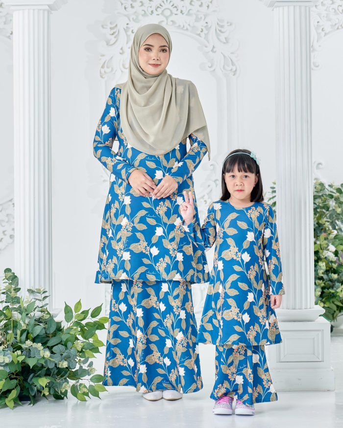 Baju Kurung Pahang Laura Printed Kids 8.0 - Navy Tulips - Image 3