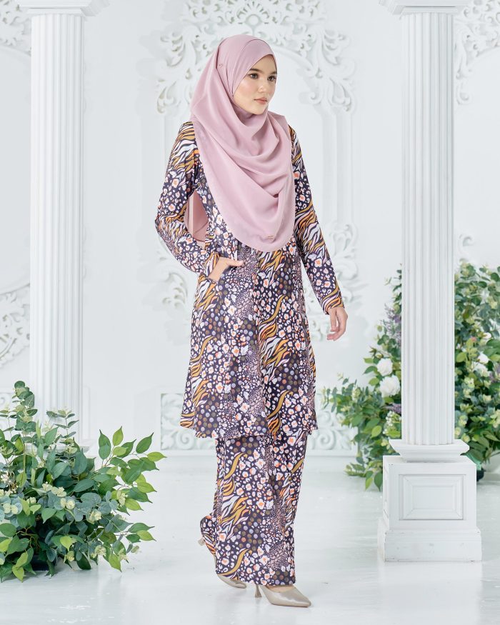 Baju Kurung Pahang Laura Printed 8.0 - Panthera Uncia - Image 3