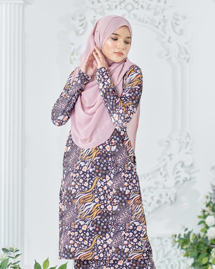 Baju Kurung Pahang Laura Printed 8.0 - Panthera Uncia - Image 4