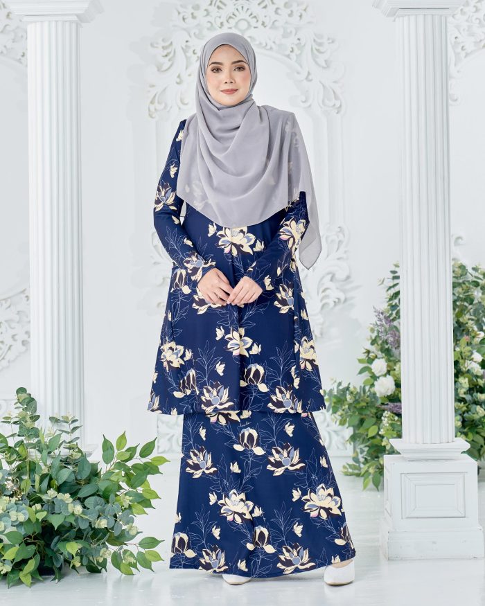 Baju Kurung Pahang Laura Printed 8.0 - Prussian Lotus - Image 2