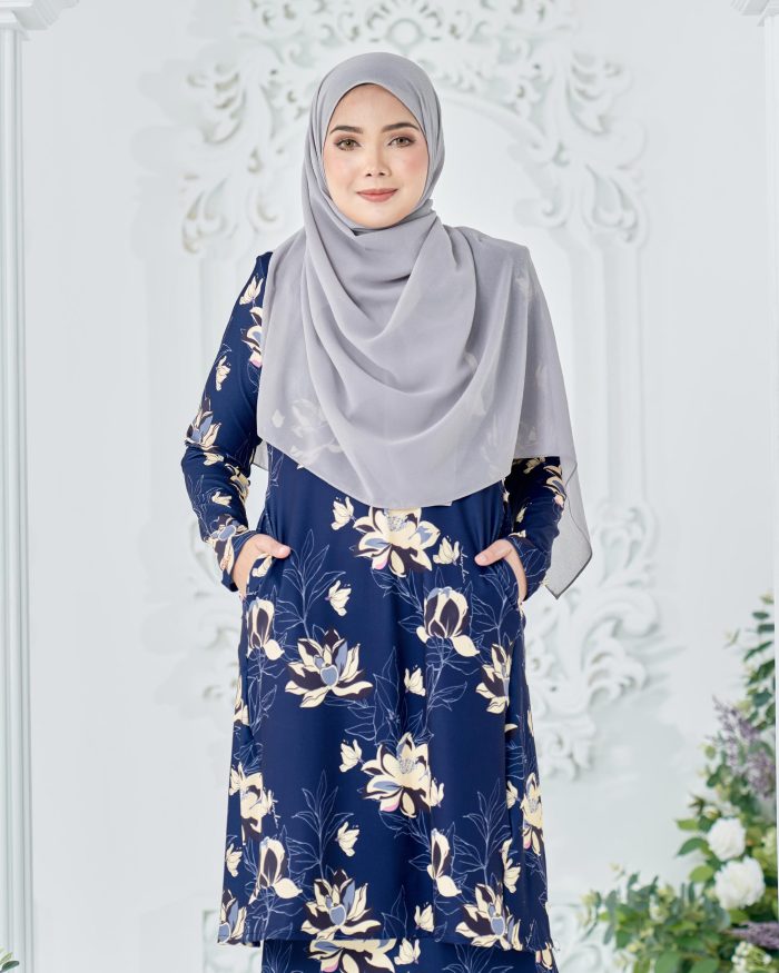 Baju Kurung Pahang Laura Printed 8.0 - Prussian Lotus - Image 3