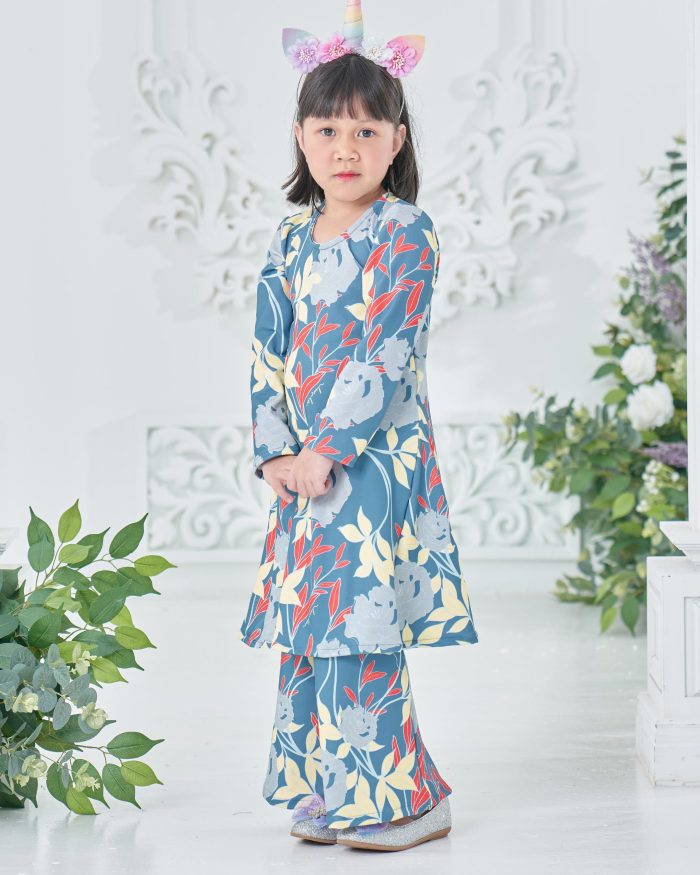 Baju Kurung Pahang Laura Printed Kids 8.0 - Spruce Poppy - Image 3