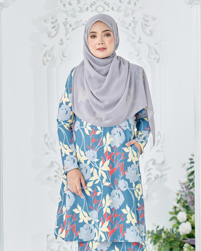 Baju Kurung Pahang Laura Printed 8.0 - Spruce Poppy - Image 3