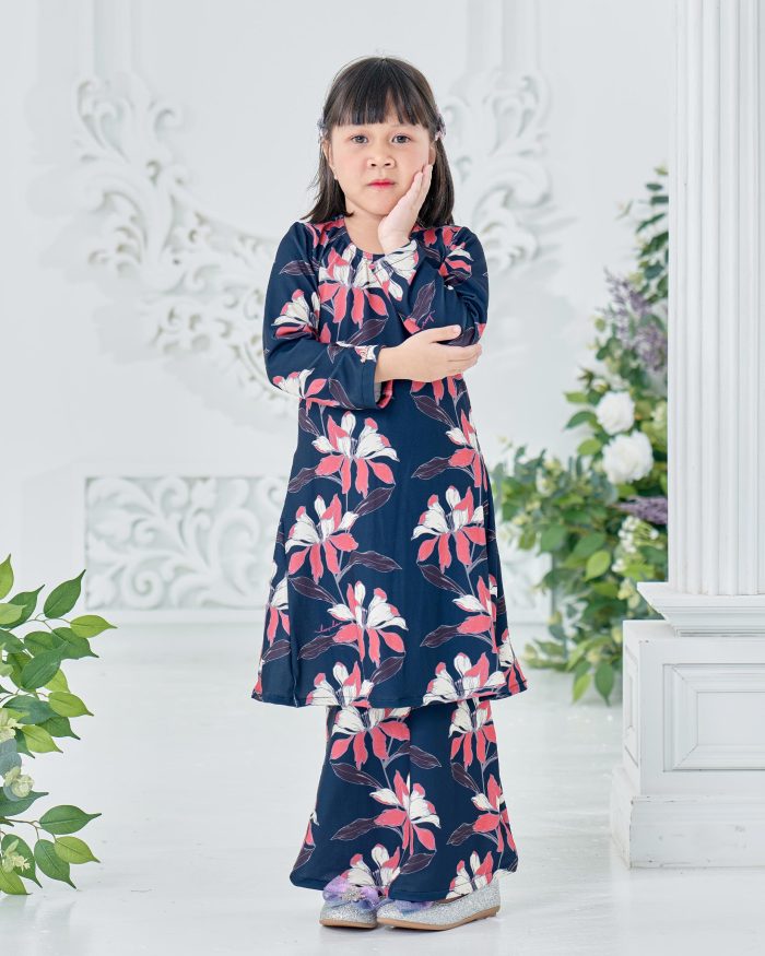 Baju Kurung Pahang Laura Printed Kids 8.0 - Statice Yale - Image 3