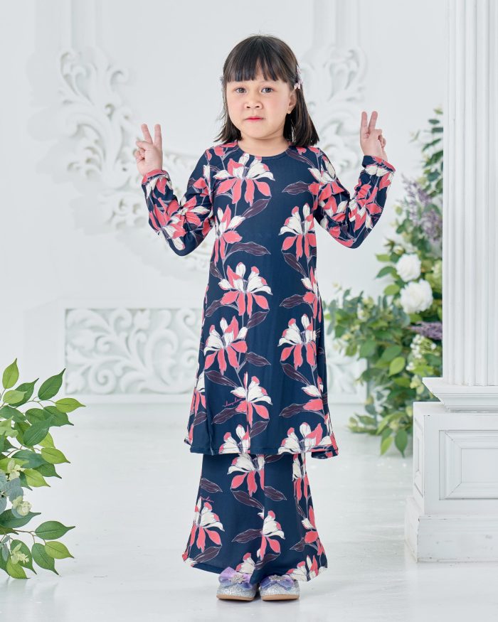 Baju Kurung Pahang Laura Printed Kids 8.0 - Statice Yale - Image 2