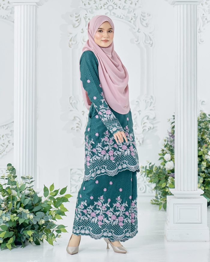 Baju Kurung Sulam Mahsuri - Kekwa Emerald Green - Image 3