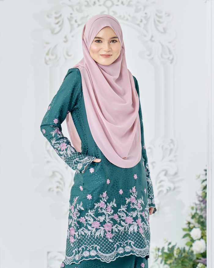 Baju Kurung Sulam Mahsuri - Kekwa Emerald Green - Image 4