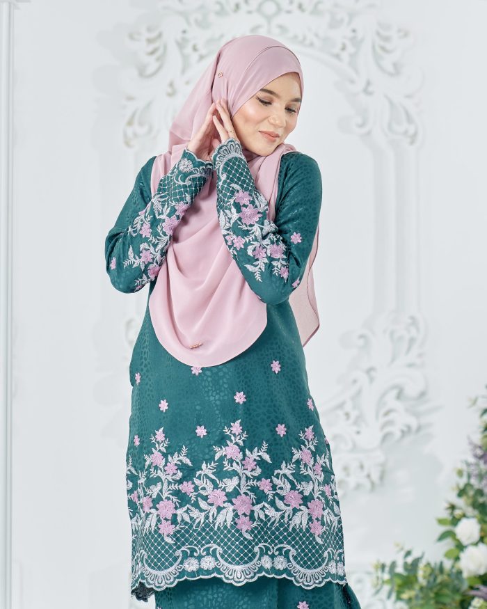 Baju Kurung Sulam Mahsuri - Kekwa Emerald Green - Image 5