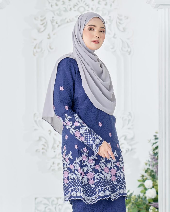 Baju Kurung Sulam Mahsuri - Kekwa Navy Blue - Image 4