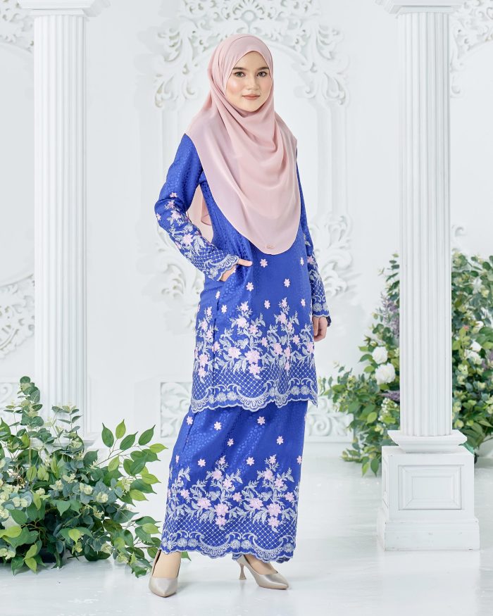 Baju Kurung Sulam Mahsuri - Kekwa Royal Blue - Image 2