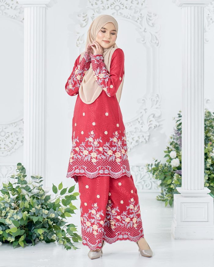 Baju Kurung Sulam Mahsuri - Kekwa Ruby Red - Image 2