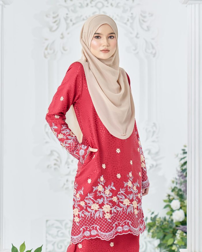 Baju Kurung Sulam Mahsuri - Kekwa Ruby Red - Image 5