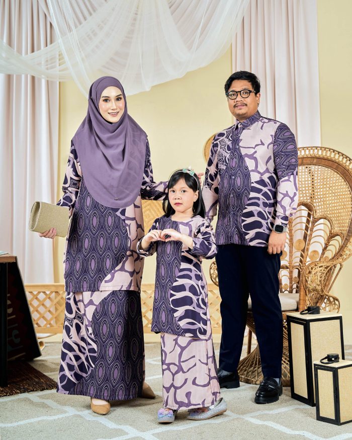 Baju Kurung Moden Batik Sultanah 9.0 - Pawana Blueberry - Image 4