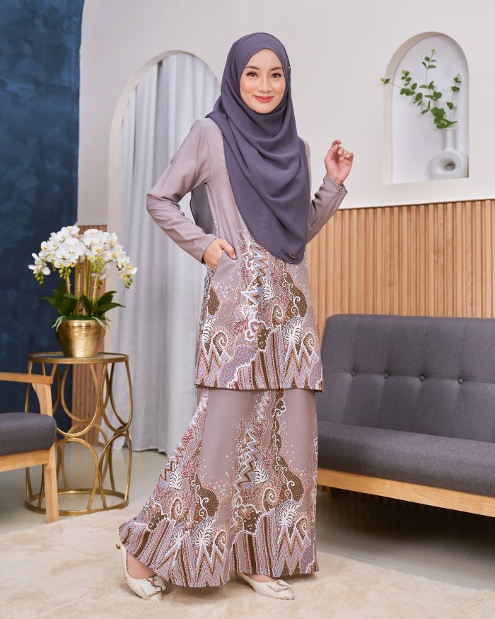 Baju Kurung Moden Batik Sultanah - Sekar Harbor Grey - Image 4