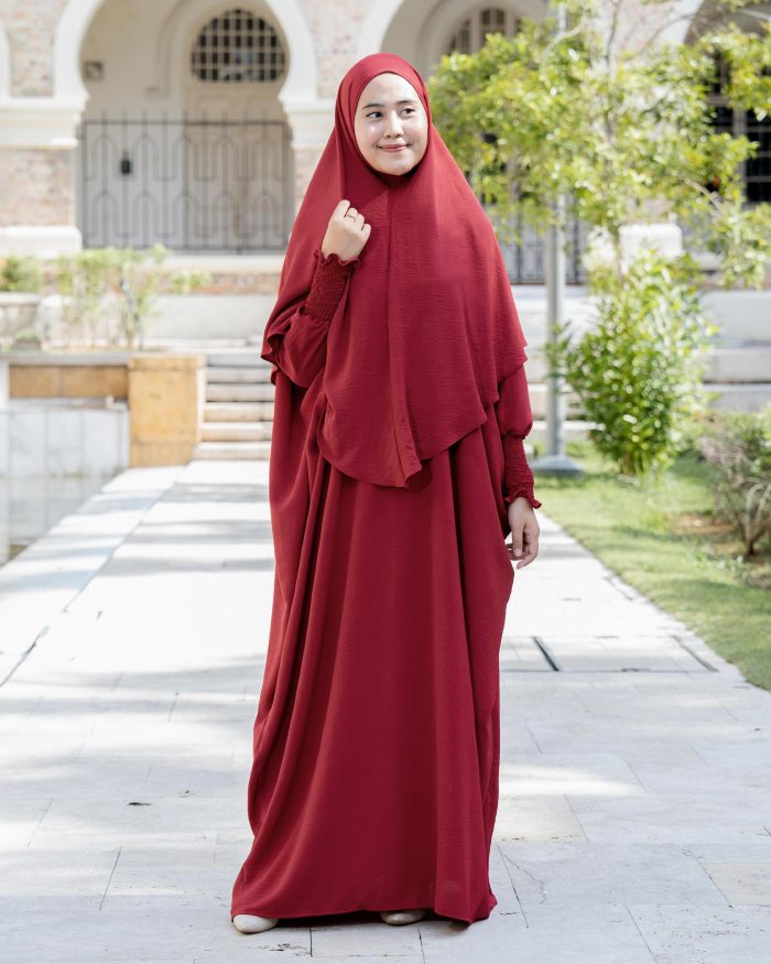 Abaya Kaftan Reyfa Dan Khimar Reyfa - Scarlet Maroon - Image 4