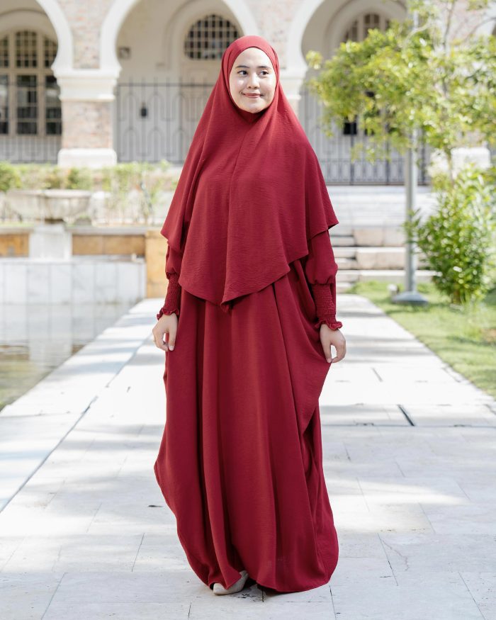 Abaya Kaftan Reyfa Dan Khimar Reyfa - Scarlet Maroon - Image 5