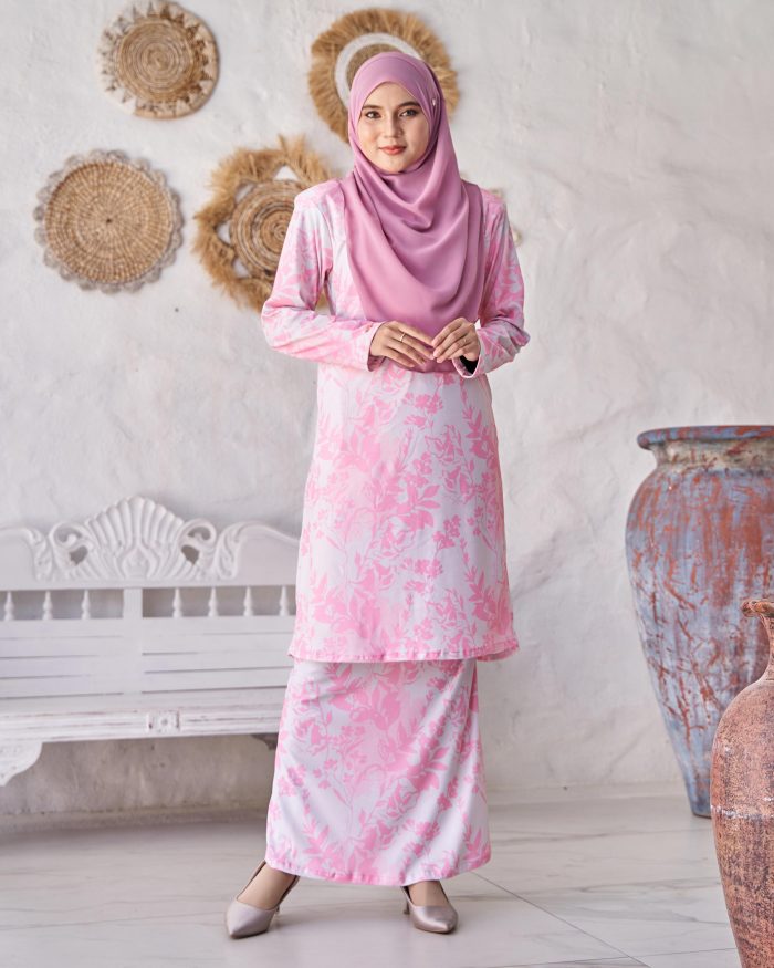 Baju Kurung Pahang Laura Printed 9.0 - Allyssum Pink - Image 3