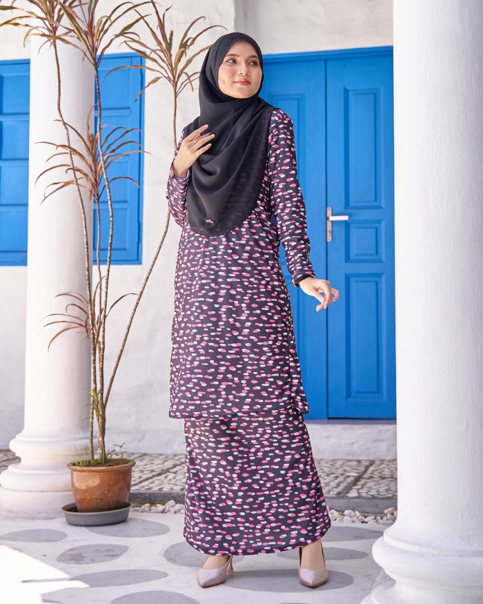 Baju Kurung Pahang Laura Printed 9.0 - Black Dots - Image 2