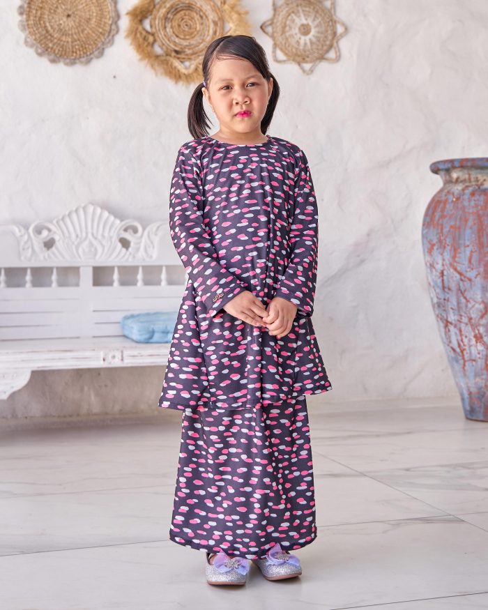 Baju Kurung Pahang Laura Printed Kids 9.0 - Black Dots - Image 2