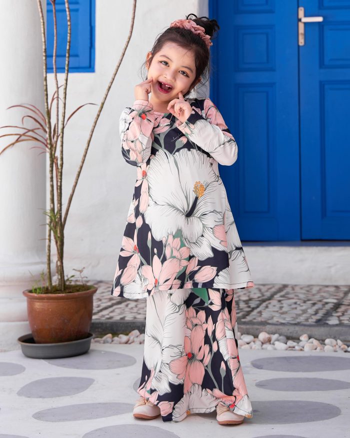 Baju Kurung Pahang Laura Printed Kids 9.0 - Black Magnolia