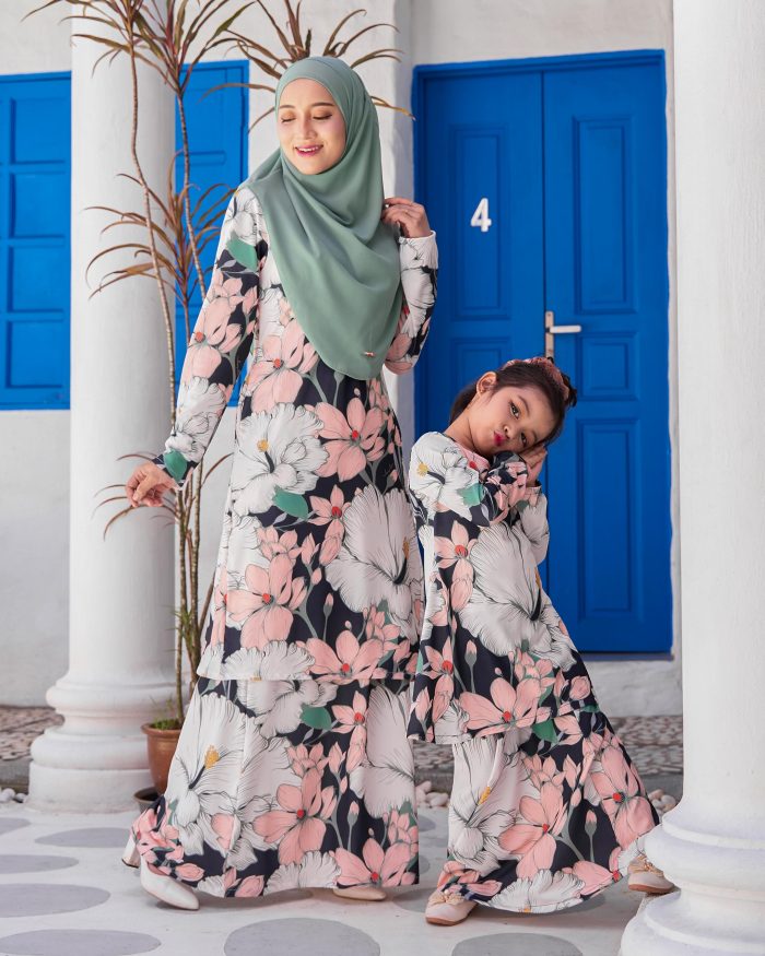 Baju Kurung Pahang Laura Printed 9.0 - Black Magnolia