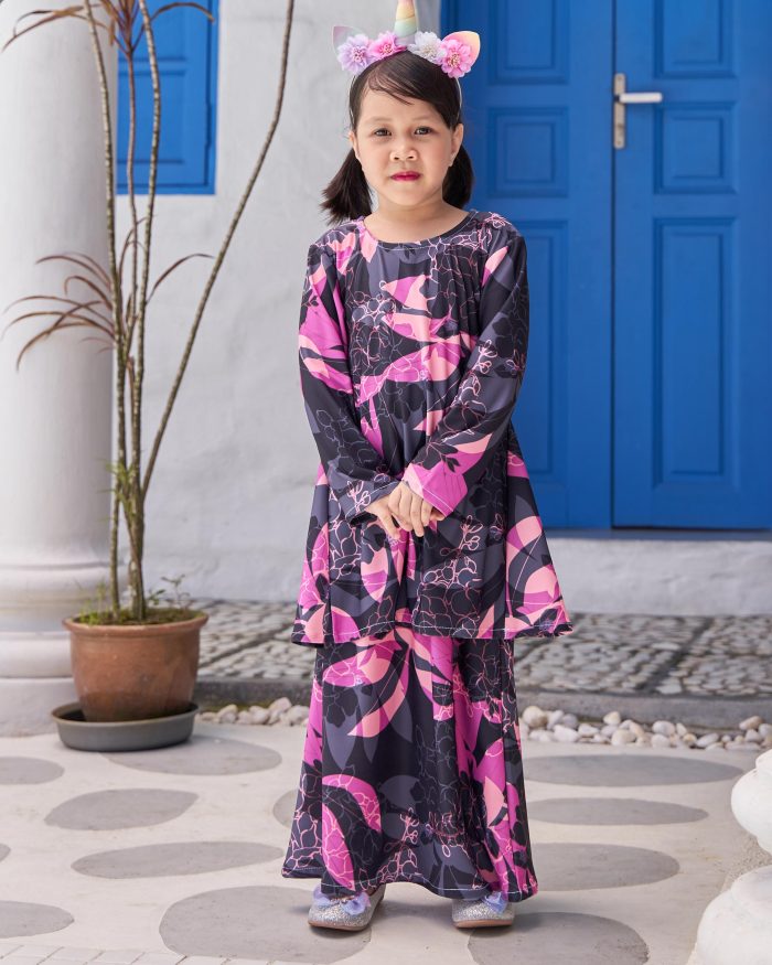 Baju Kurung Pahang Laura Printed Kids 9.0 - Blackpink Scarlet - Image 3